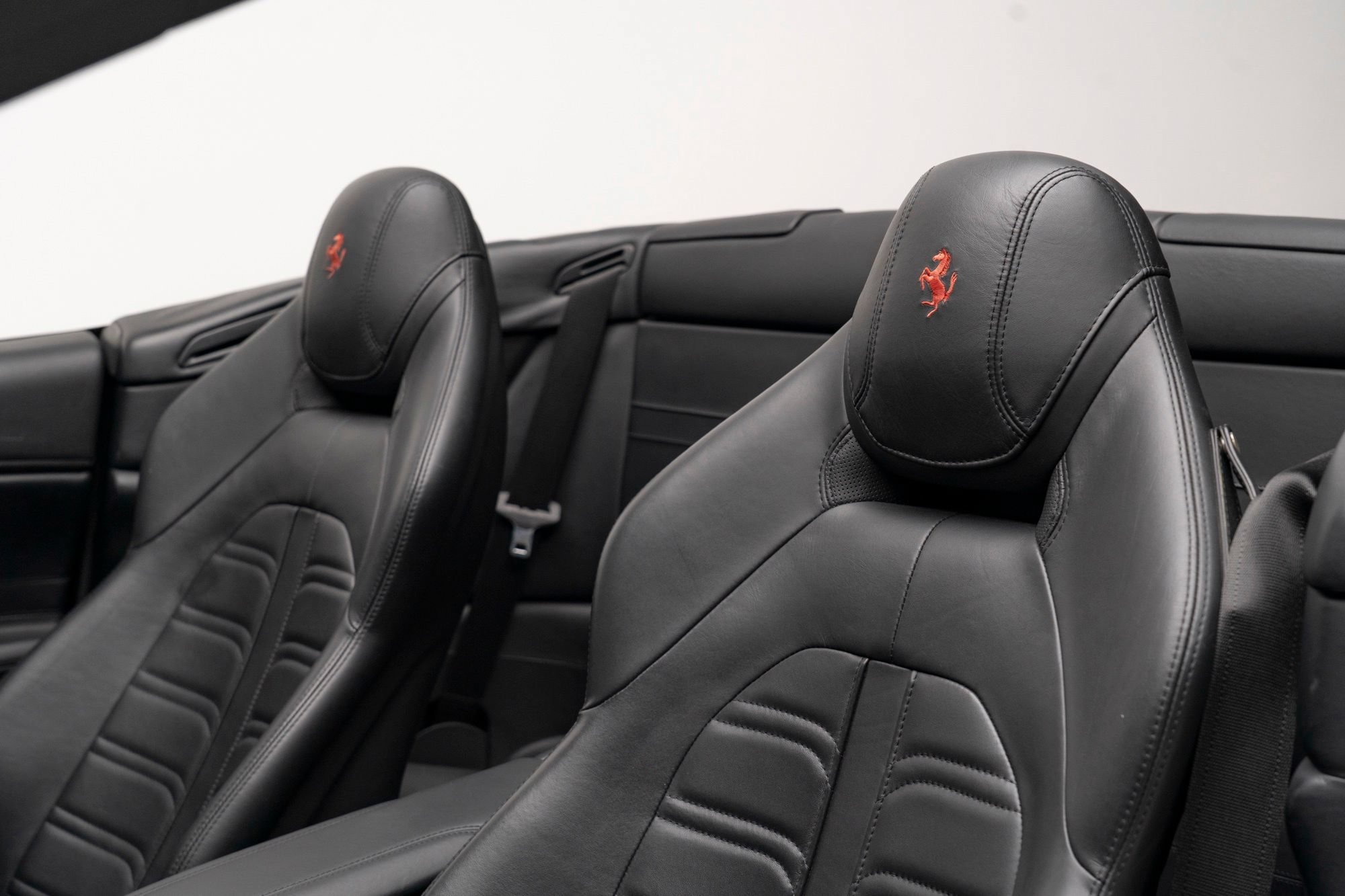 Used 2016 Ferrari California T RWD image 16