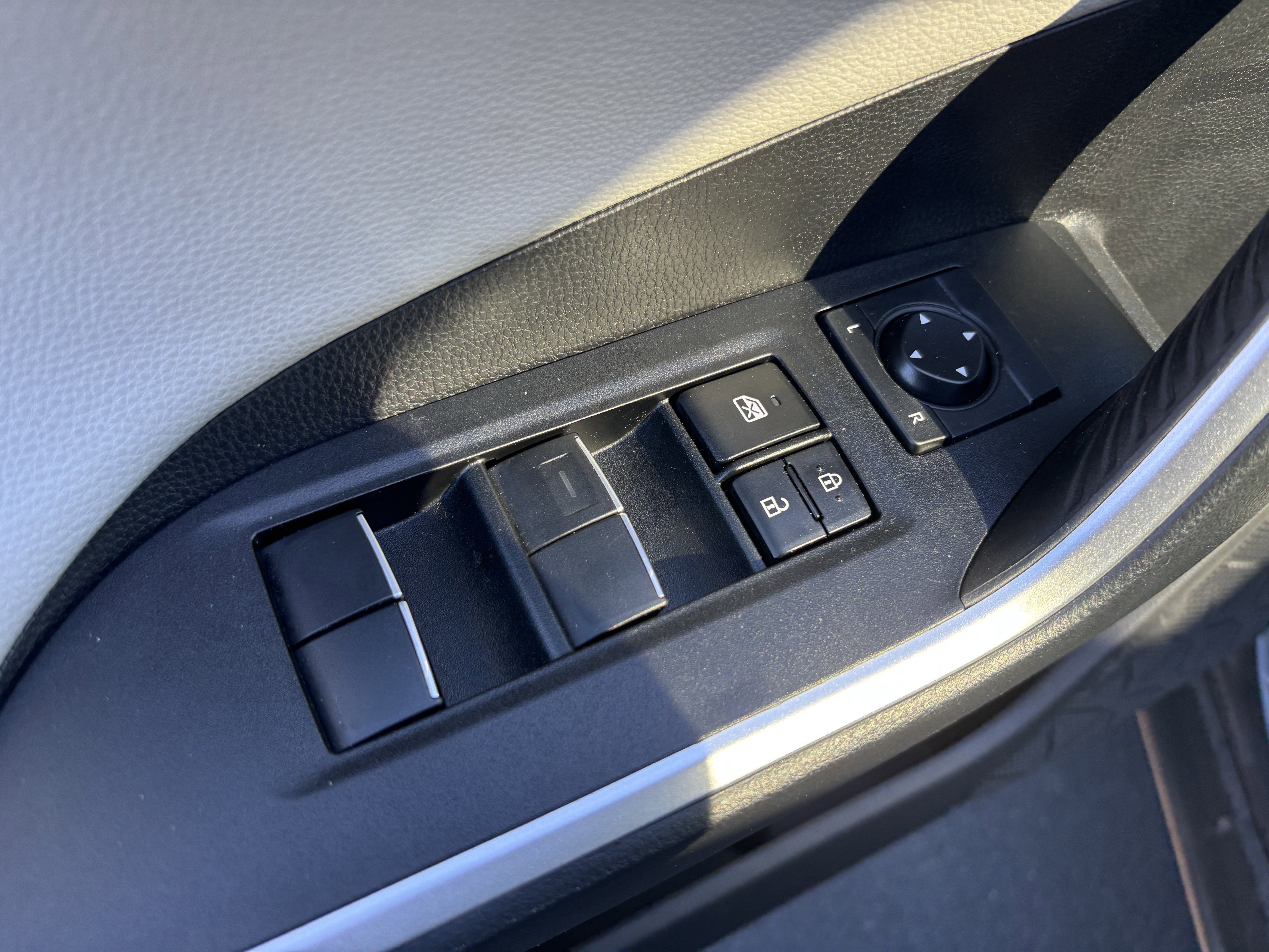 Used 2021 Toyota RAV4 Limited image 15