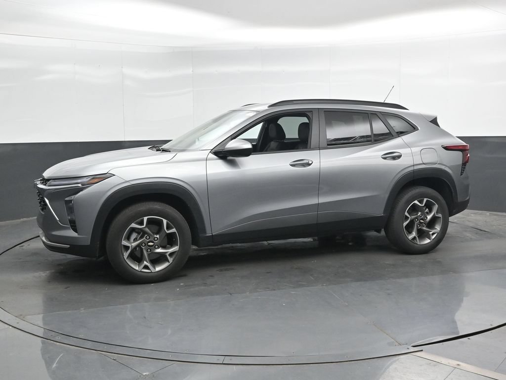 Used 2025 Chevrolet Trax LT w/ LT Convenience Package FWD image 7