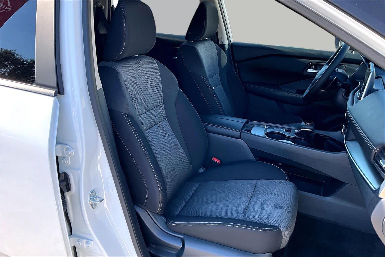 Certified 2026 Nissan Rogue SV FWD image 9
