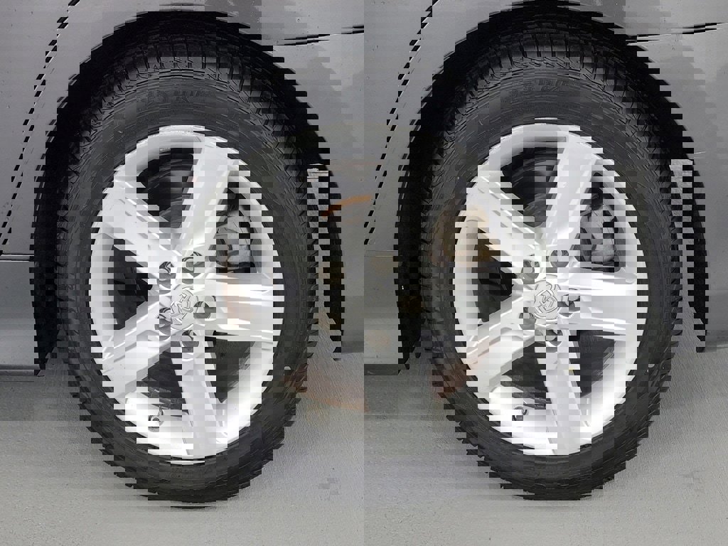 Used 2014 Toyota Camry SE FWD image 11