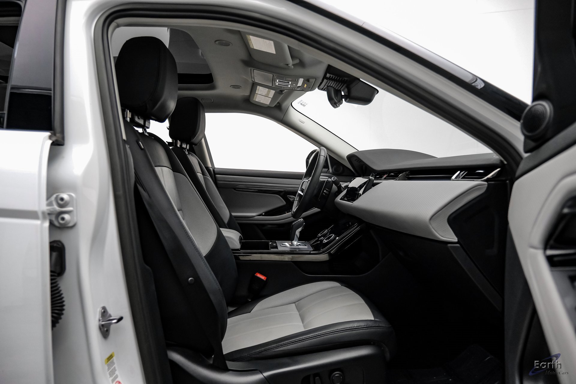 Used 2023 Land Rover Range Rover Evoque R-Dynamic S image 39