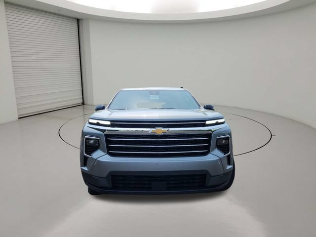 New 2027 Chevrolet Traverse LT w/ Sun and Wheel Package FWD image 2