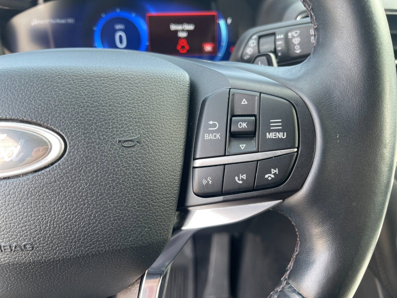 Used 2020 Ford Explorer Platinum w/ Premium Technology Package image 29