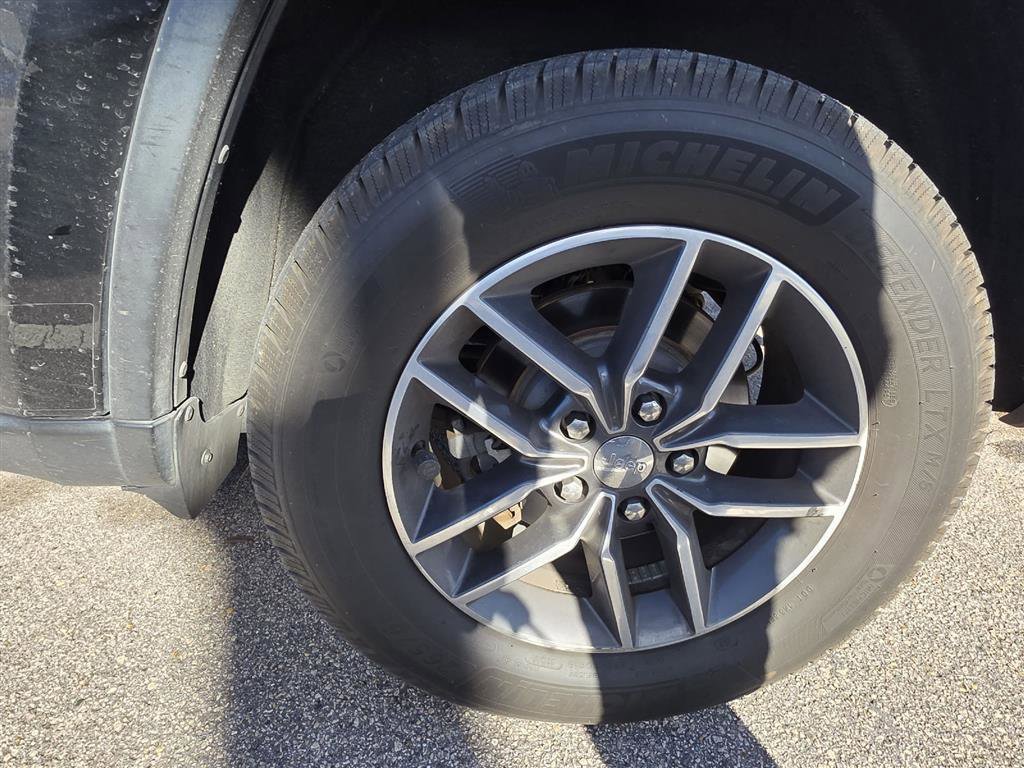 Used 2018 Jeep Grand Cherokee Limited image 2