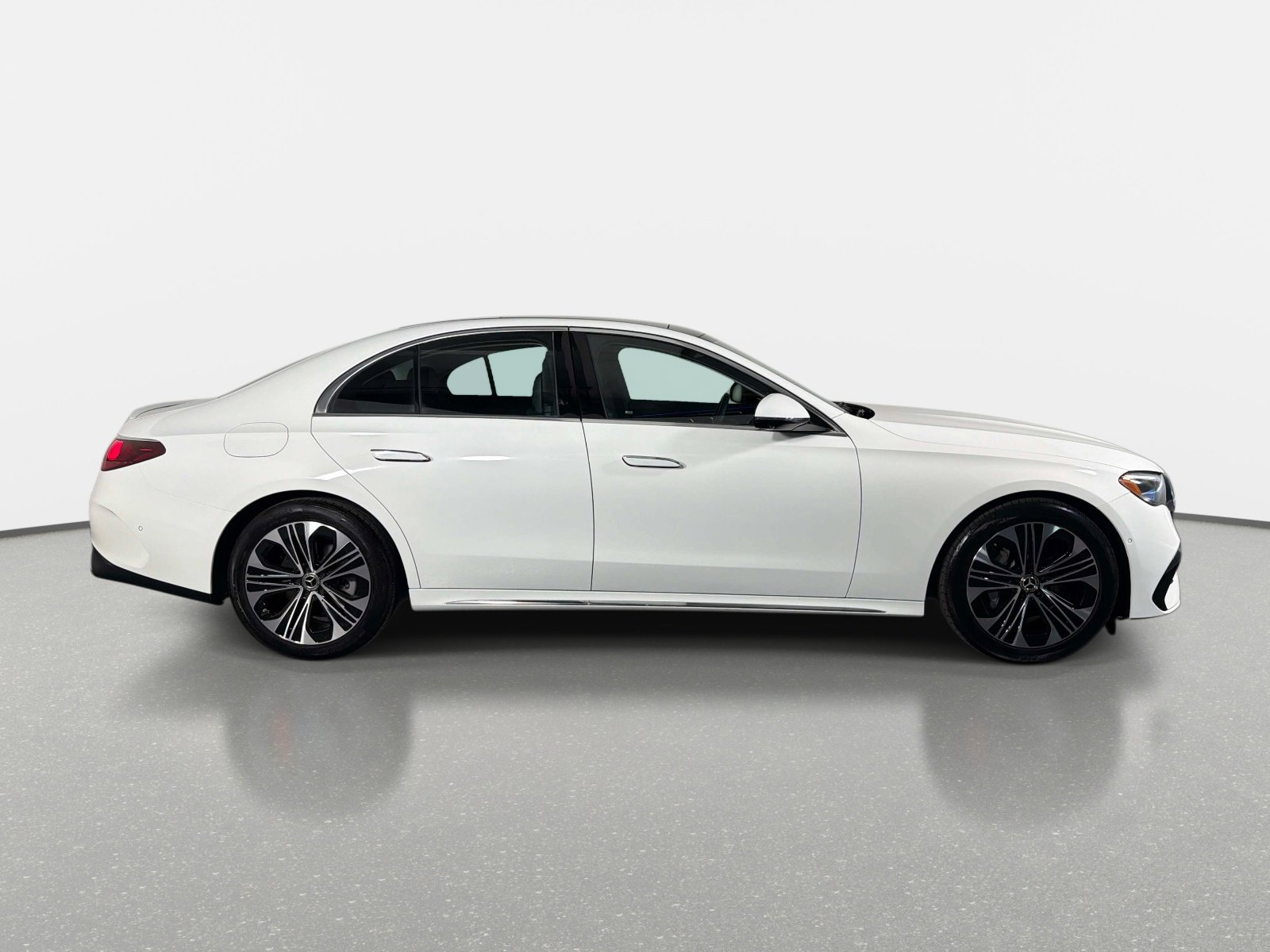 Used 2025 Mercedes-Benz E 350 Sedan image 2