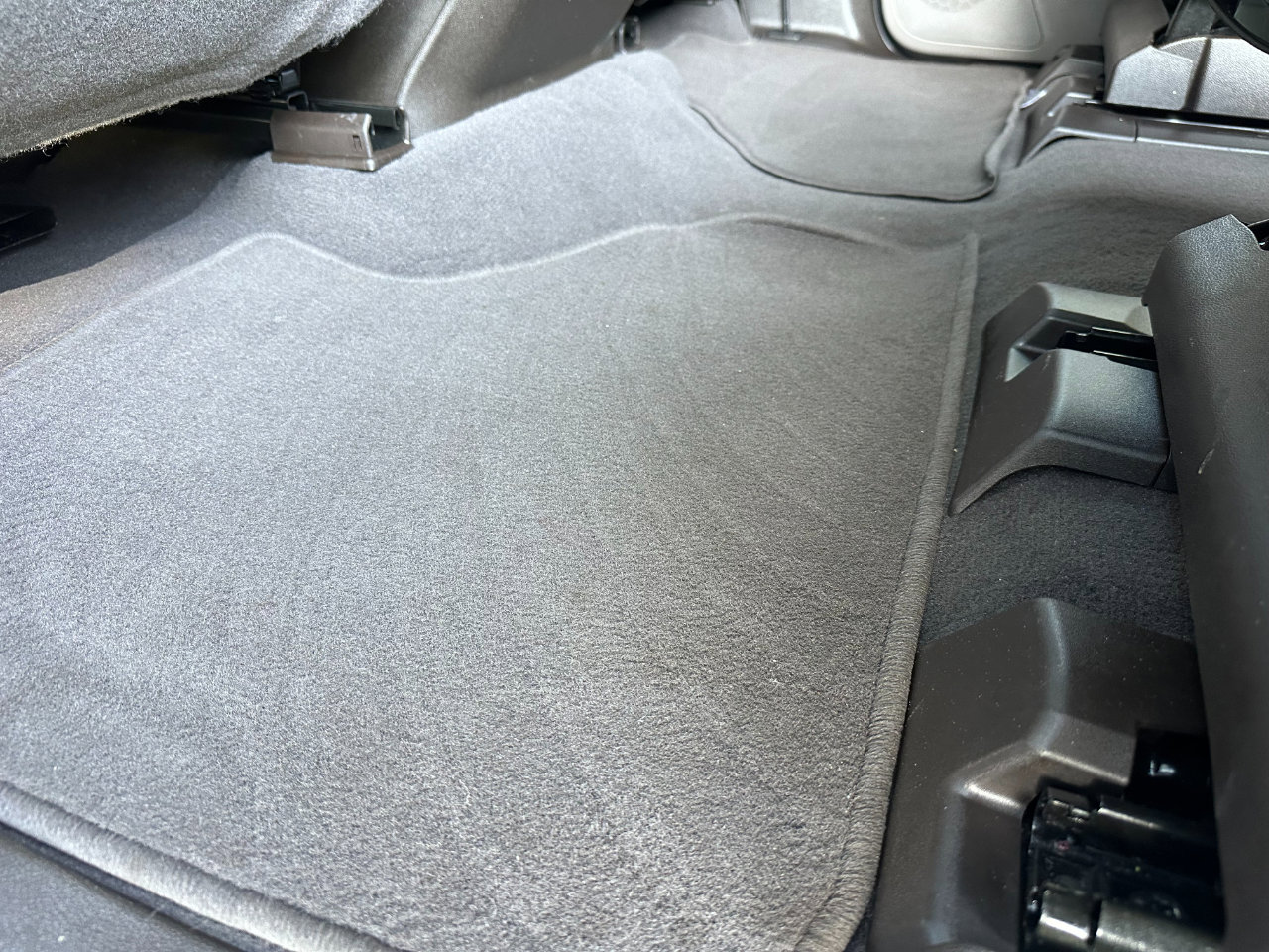 Used 2024 GMC Yukon XL SLT w/ SLT Luxury Package image 18