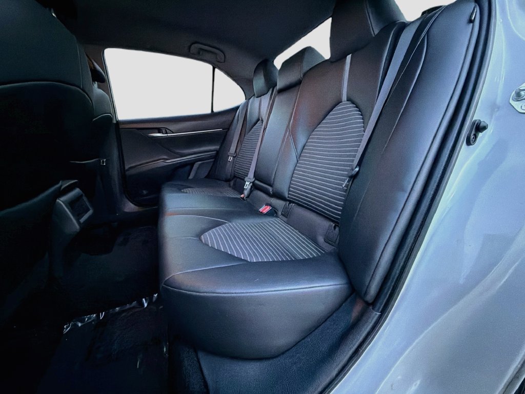 Used 2022 Toyota Camry SE FWD image 19