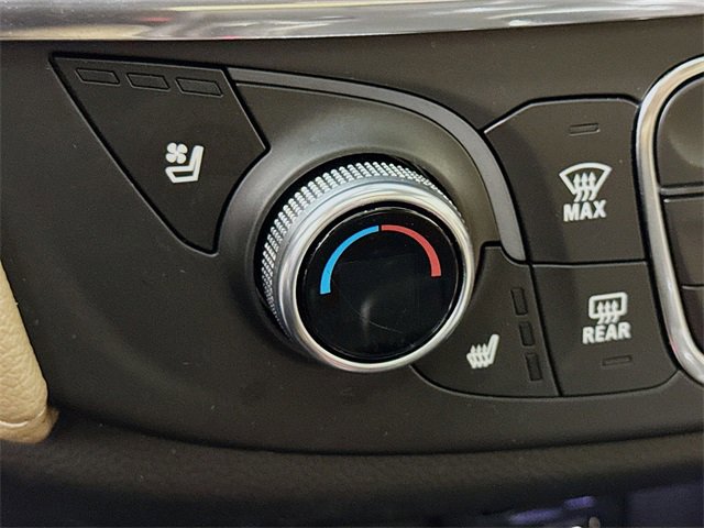Used 2023 Chevrolet Traverse Premier image 23