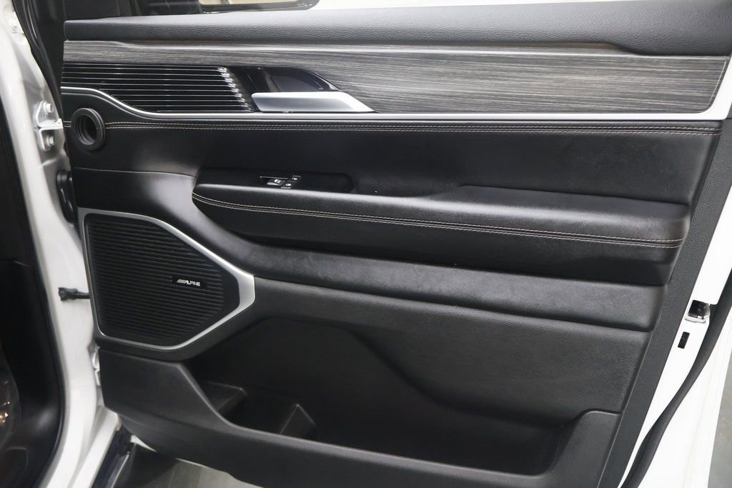 Used 2024 Jeep Wagoneer Series II w/ Flexible Seating Group image 13