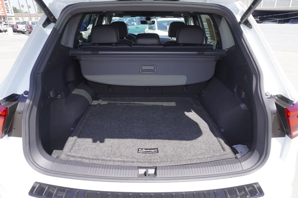 Used 2022 Volkswagen Tiguan SEL R-Line AWD/4WD image 8