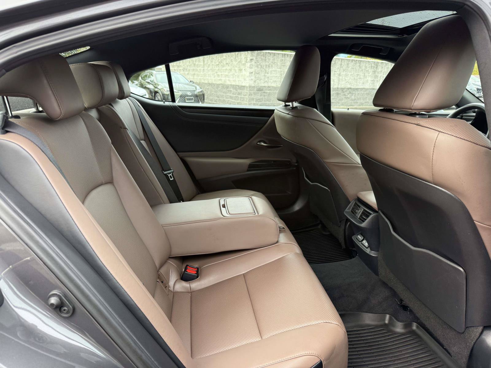 Used 2025 Lexus ES 350 w/ Premium Package FWD image 16