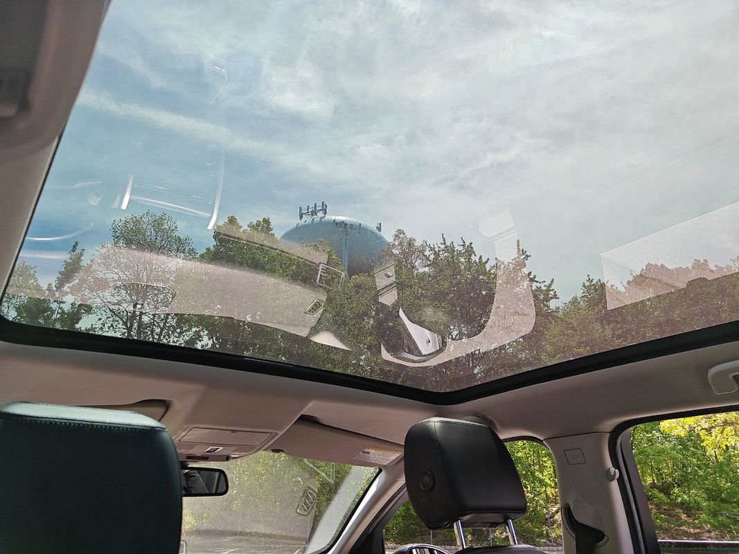 Used 2017 Land Rover Discovery Sport HSE image 25