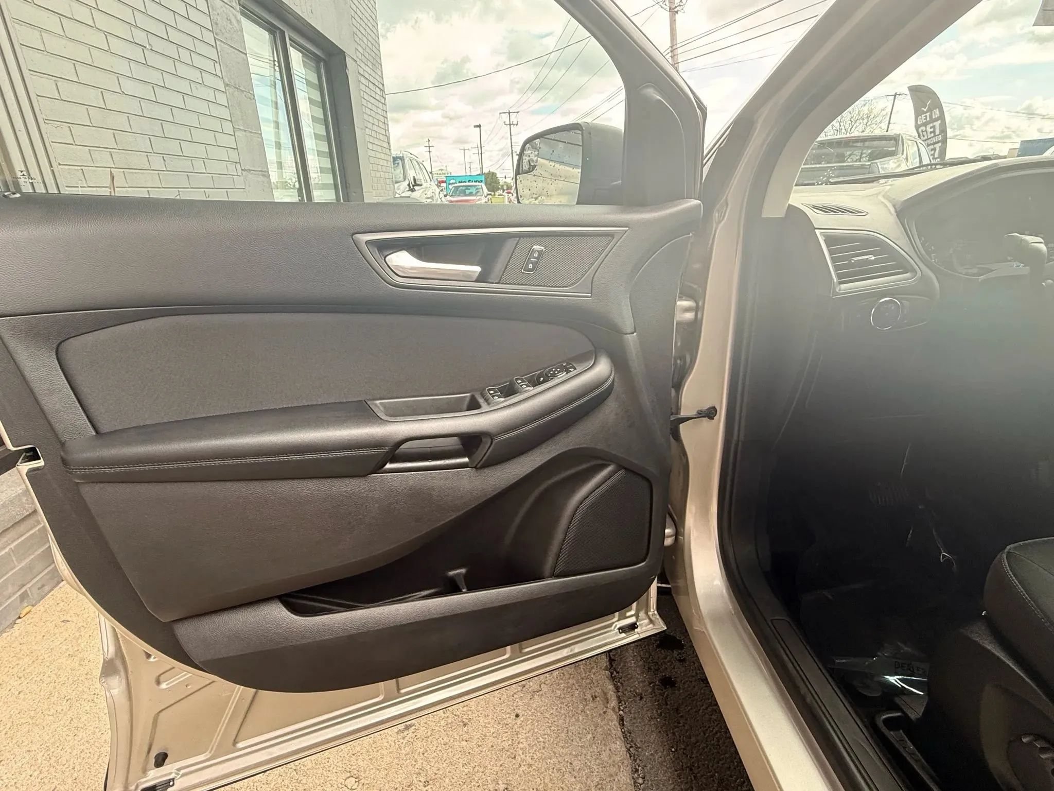 Used 2017 Ford Edge SE AWD/4WD image 10