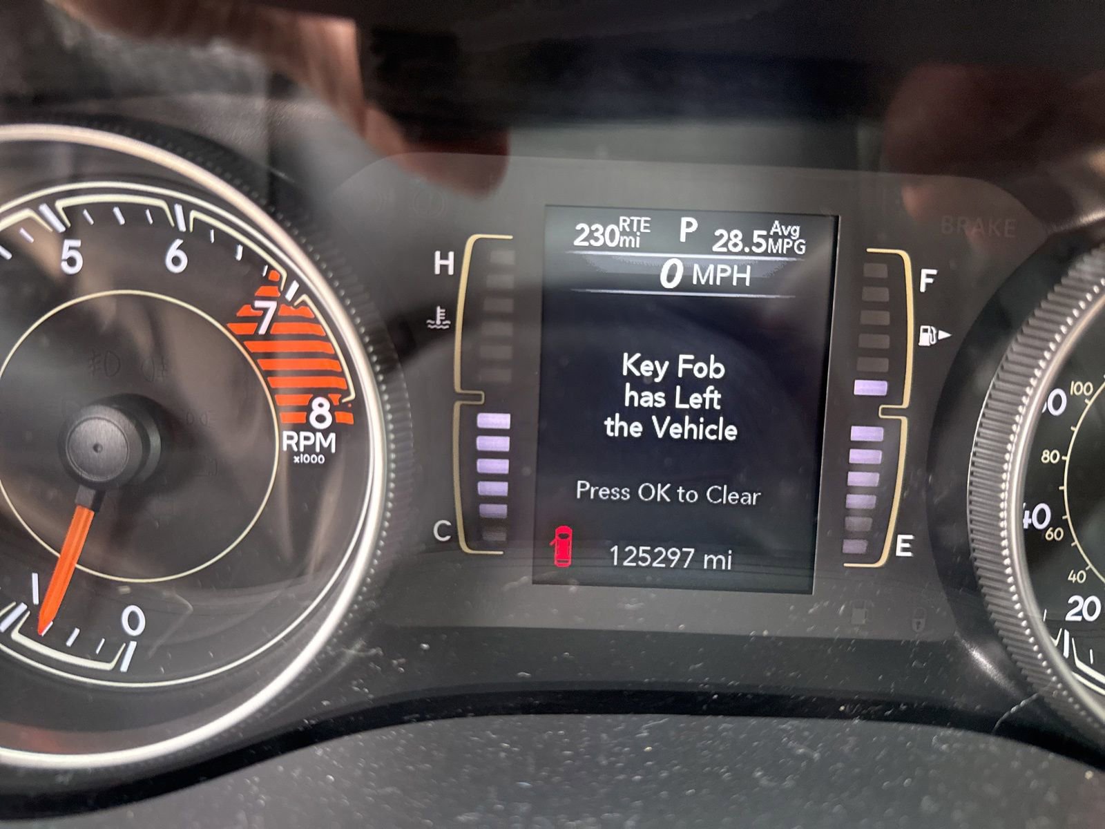 Used 2019 Jeep Cherokee Latitude Plus w/ Comfort/Convenience Group AWD/4WD image 17