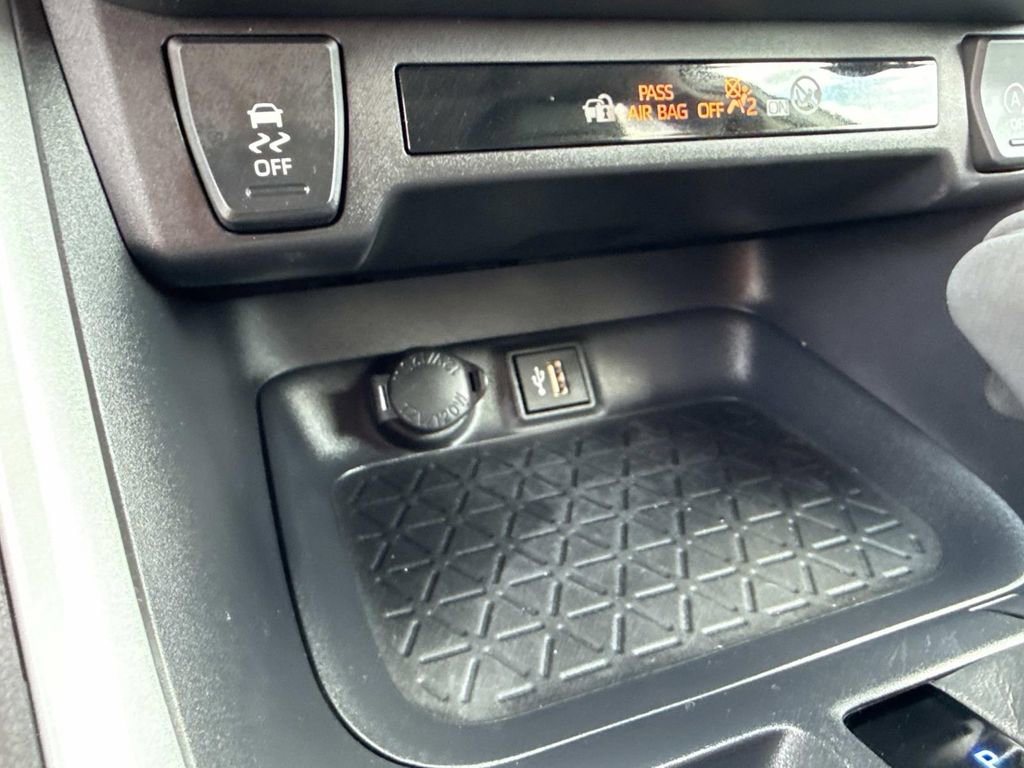 Used 2025 Toyota RAV4 XLE Premium image 30