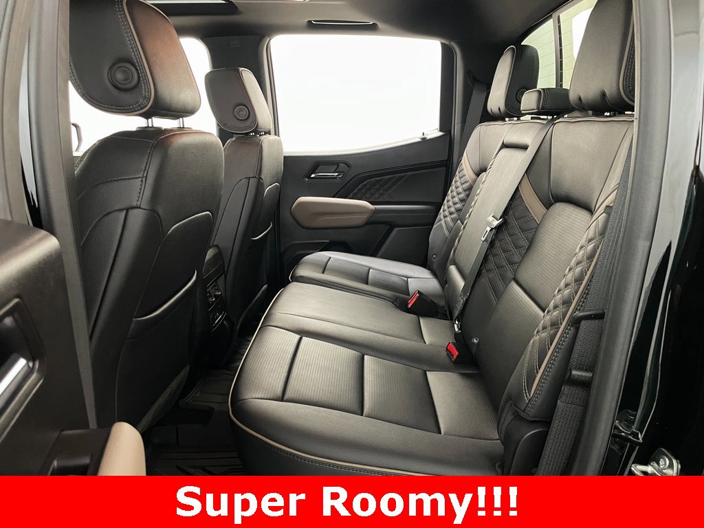 Used 2025 GMC Canyon Denali image 13