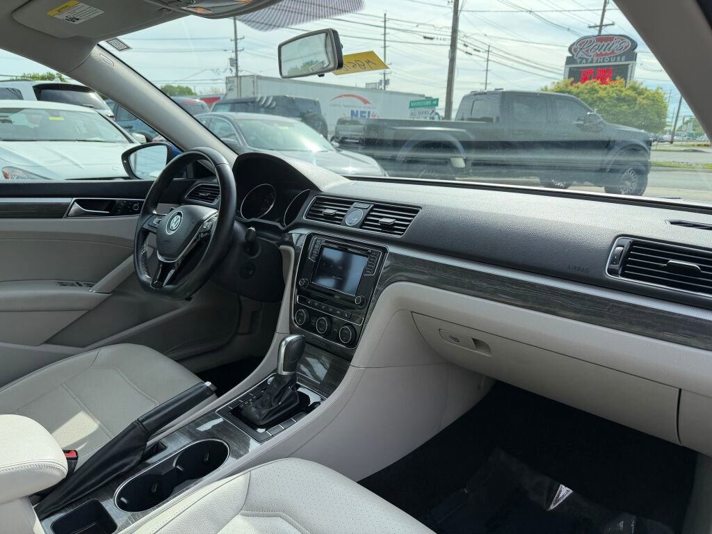 Used 2017 Volkswagen Passat 1.8T SE FWD image 28
