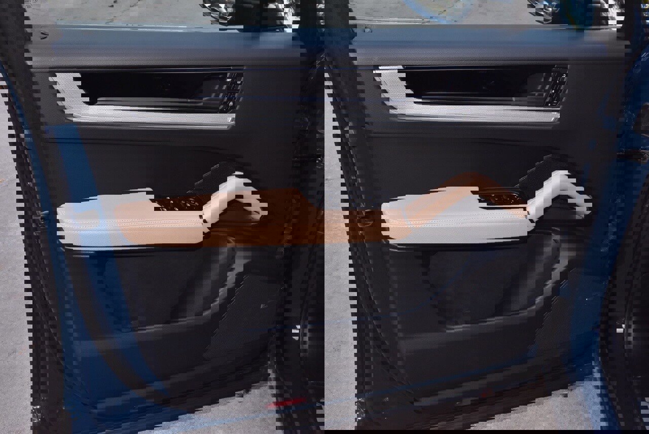 Used 2025 Porsche Cayenne image 34