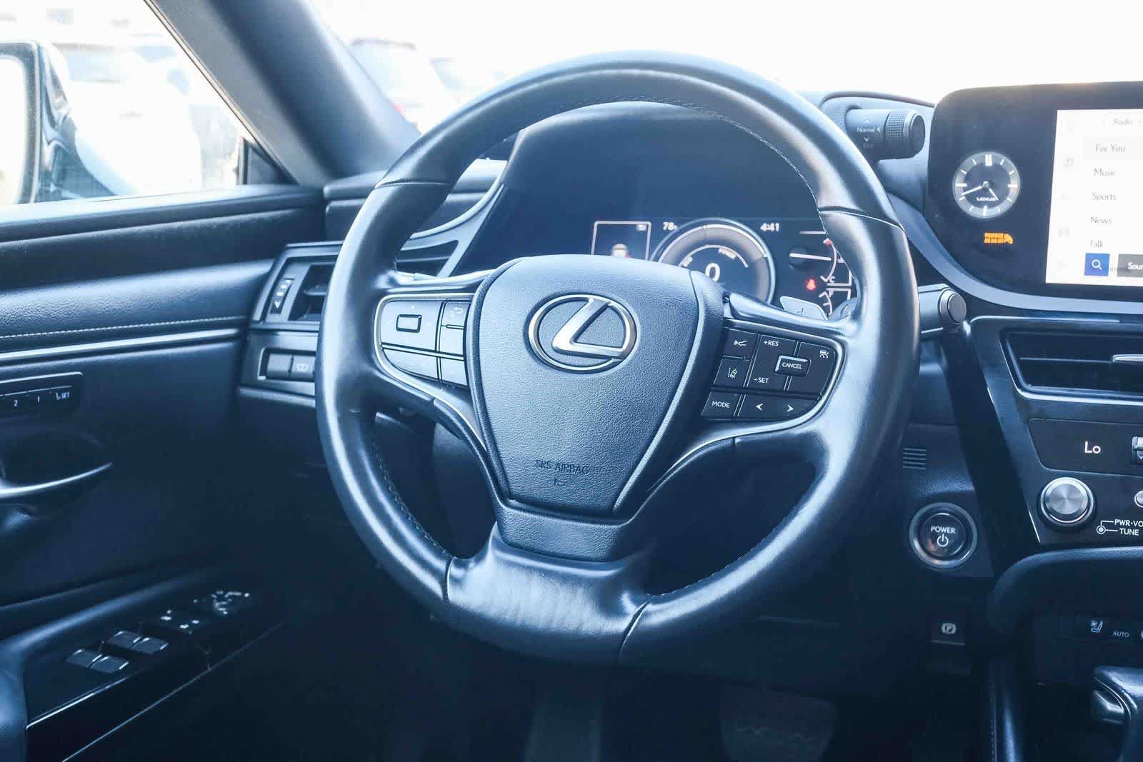Used 2025 Lexus ES 300h w/ Premium Package FWD image 17