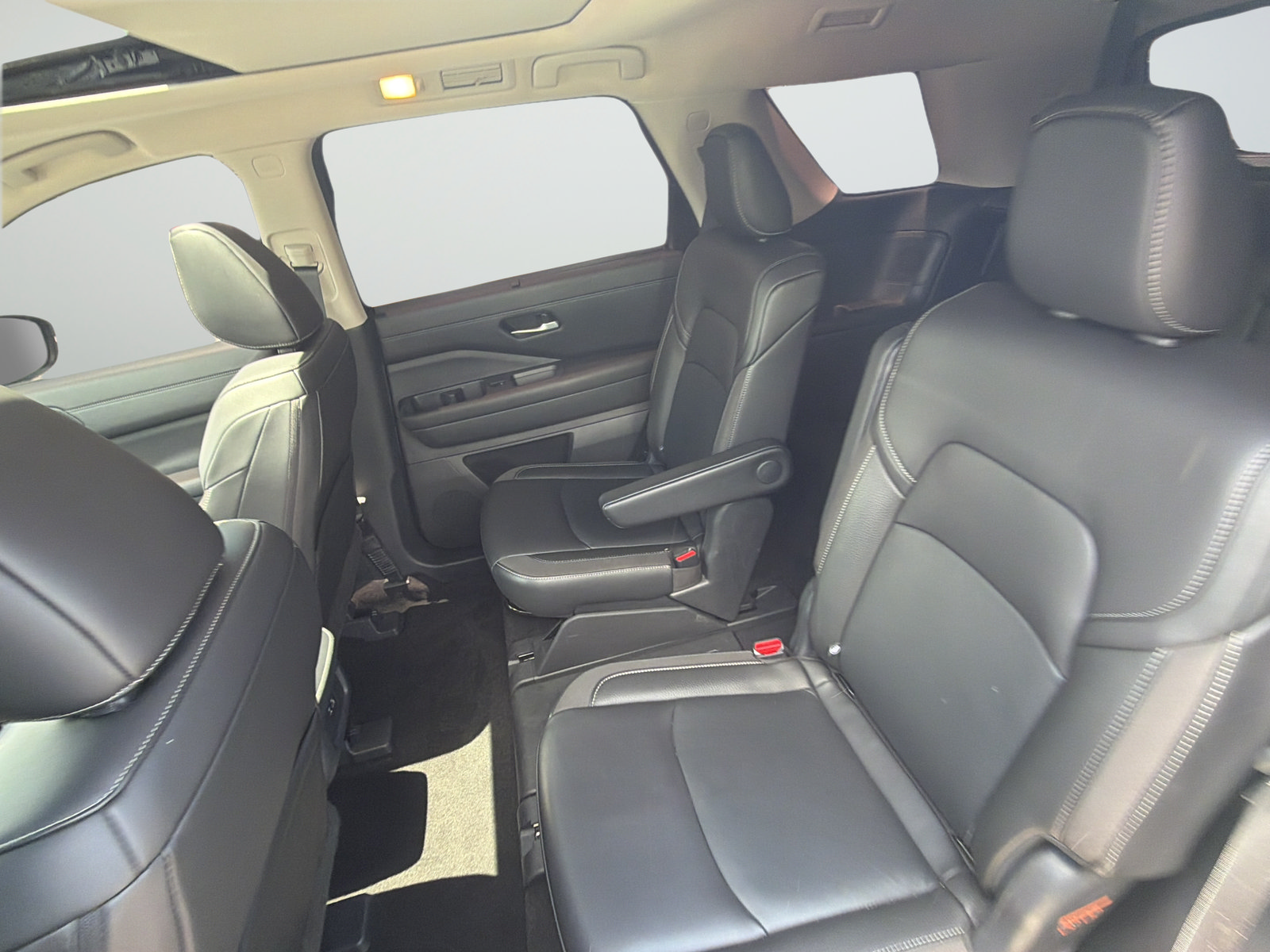 Certified 2025 Nissan Pathfinder SL w/ SL Premium Package FWD image 34
