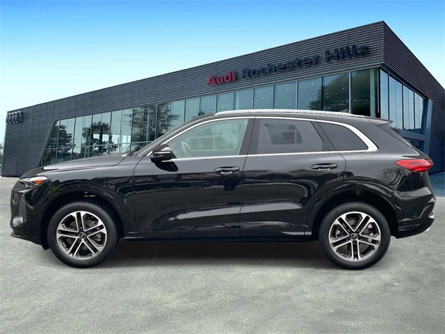 Certified 2025 Audi Q5 Premium w/ Convenience Package image 2