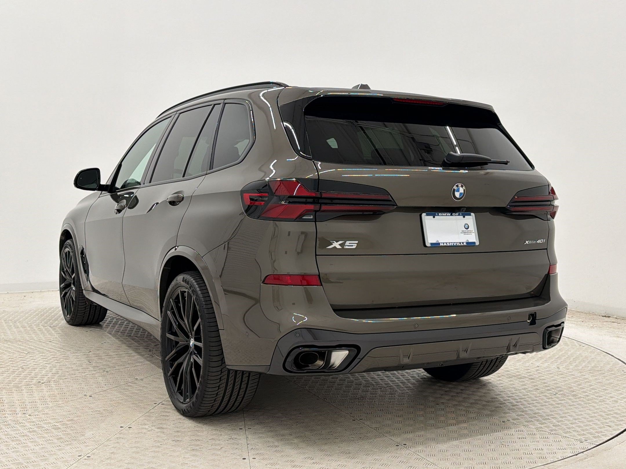 New 2026 BMW X5 xDrive40i w/ M Sport Package AWD/4WD image 3