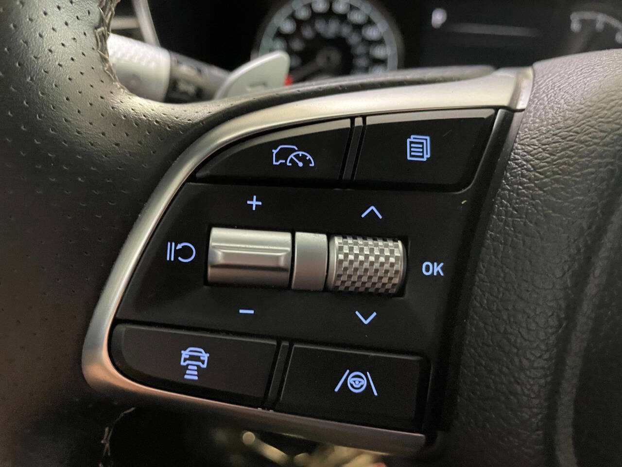 Used 2024 Genesis G70 2.5T image 37