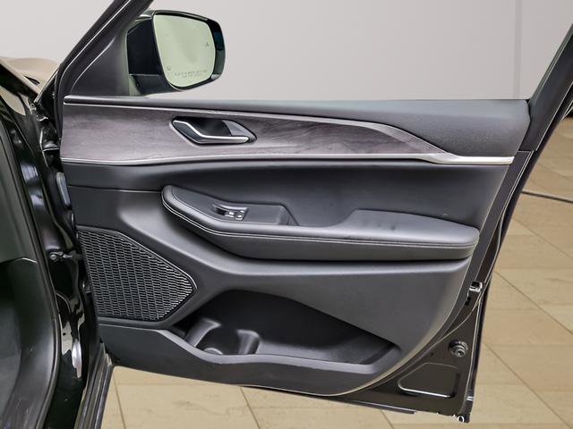 Used 2023 Jeep Grand Cherokee L Limited image 28