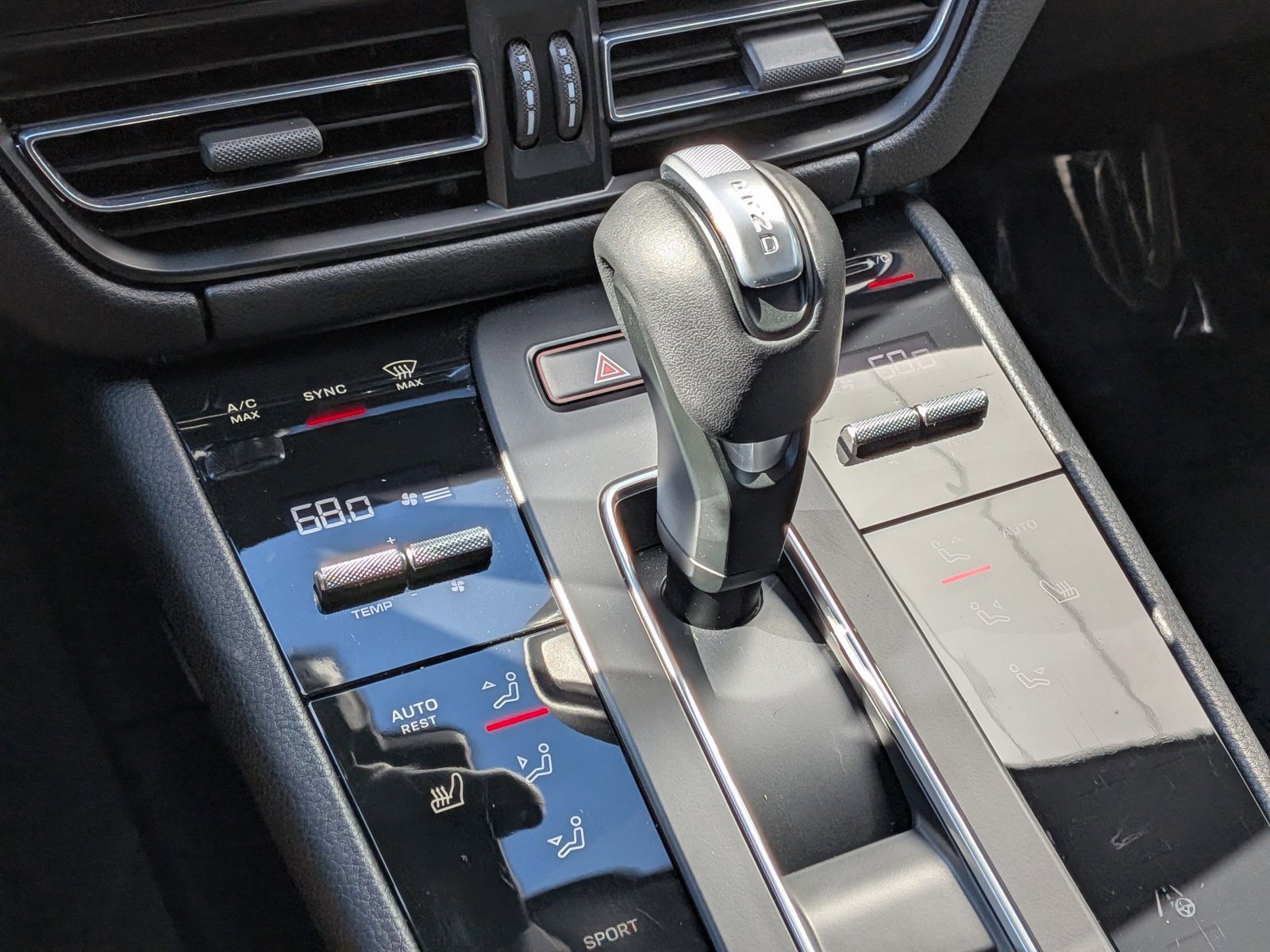 Certified 2023 Porsche Macan AWD/4WD image 21