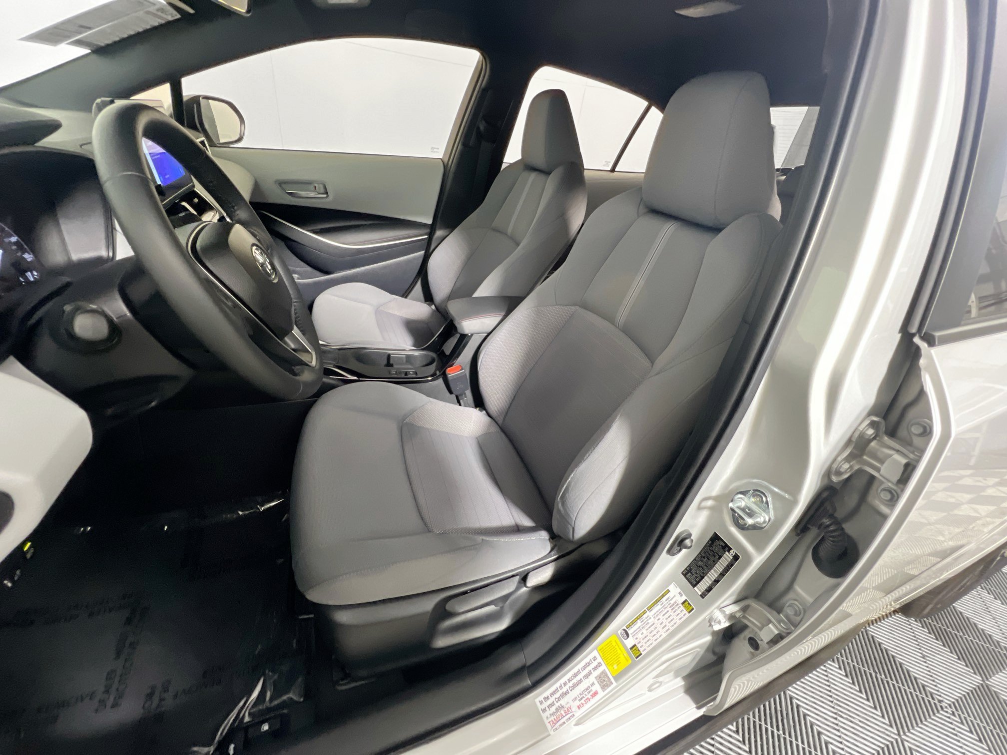 Used 2025 Toyota Corolla SE FWD image 15