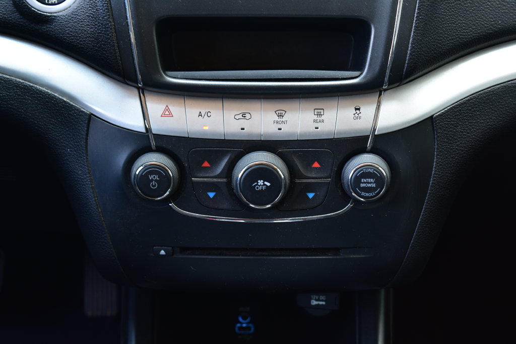 Used 2020 Dodge Journey SE w/ SE Popular Equipment Group FWD image 34