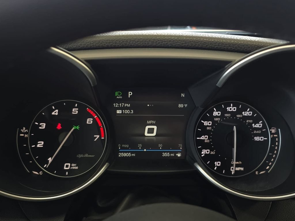 Used 2019 Alfa Romeo Giulia AWD image 6