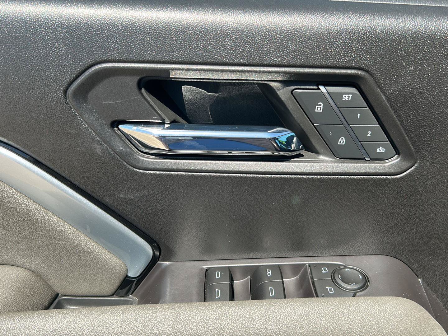 Used 2023 Chevrolet Colorado ZR2 w/ ZR2 Convenience Package III AWD/4WD image 9