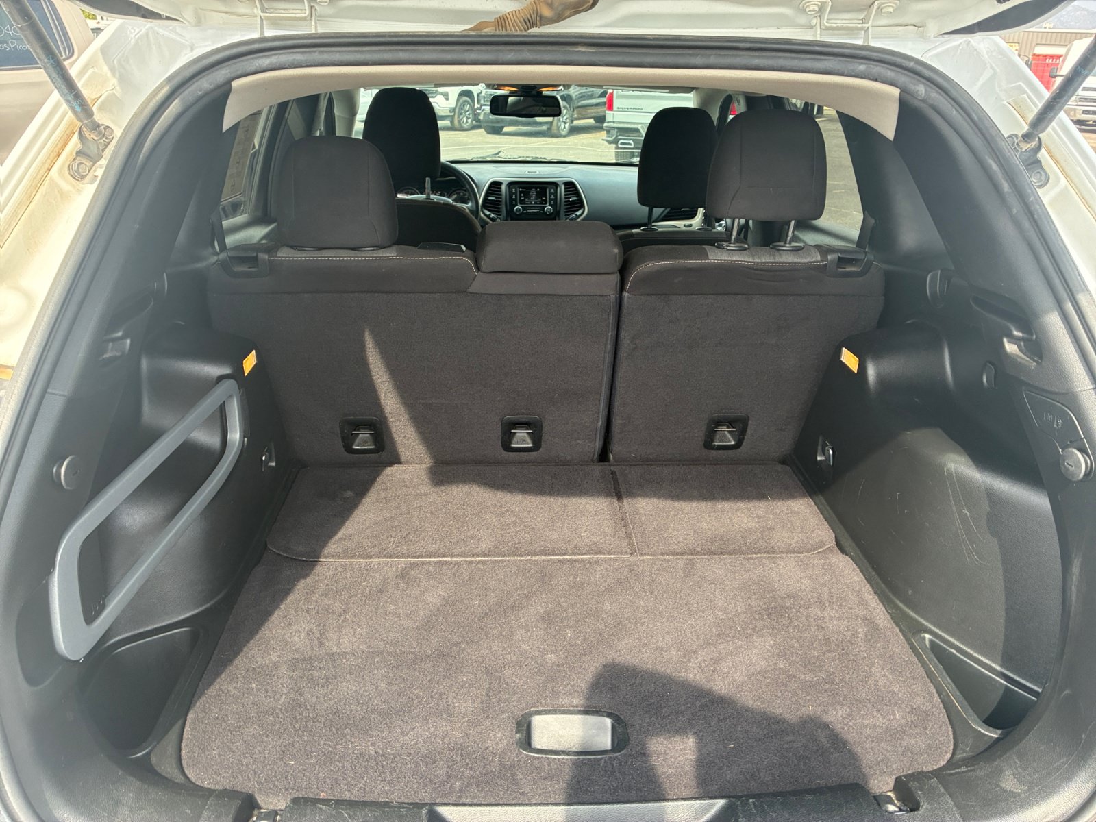 Used 2017 Jeep Cherokee Sport FWD image 27