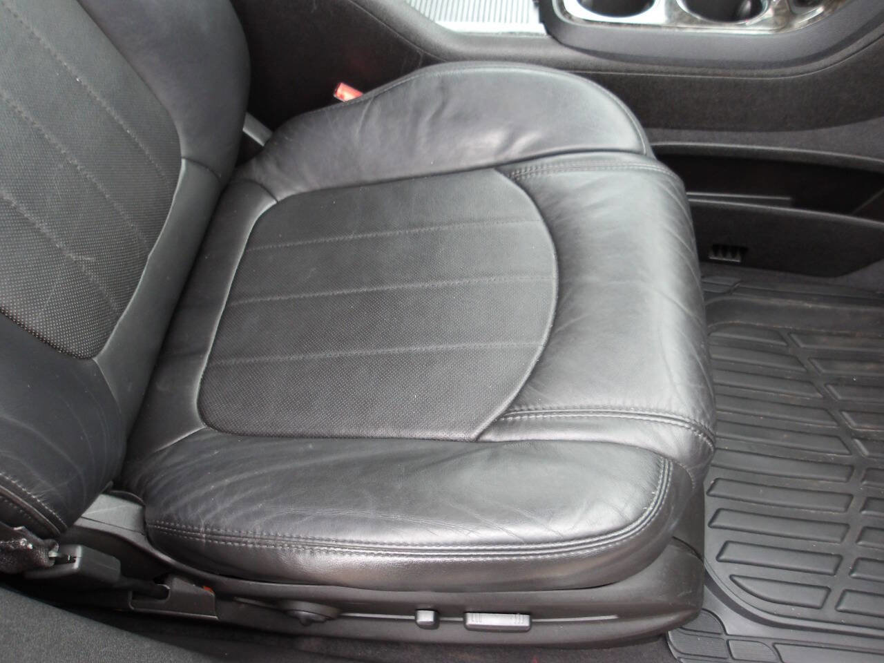 Used 2011 GMC Acadia Denali image 24