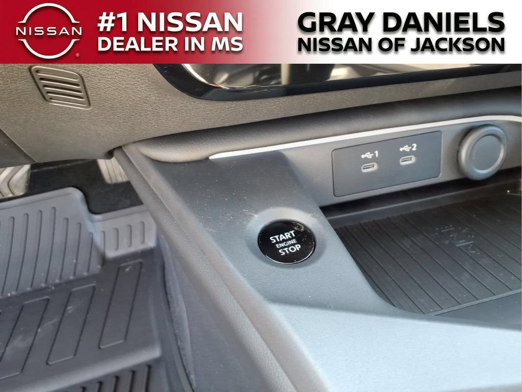 New 2026 Nissan Sentra SR w/ SR Premium Package FWD image 15