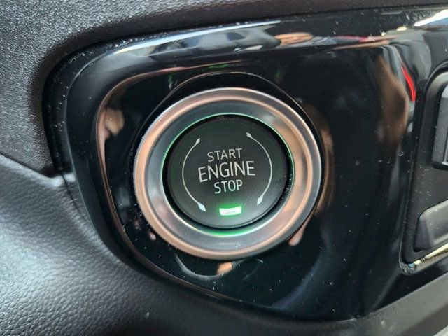 Used 2025 Chevrolet Silverado 1500 ZR2 w/ Technology Package image 8