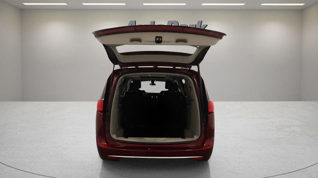 Used 2020 Chrysler Pacifica Limited w/ 8-pass Seating Package FWD image 18