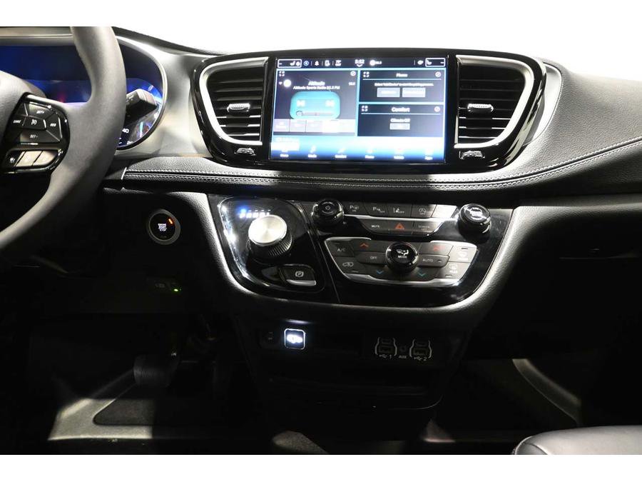 Used 2023 Chrysler Pacifica Touring-L w/ S Appearance Package image 24