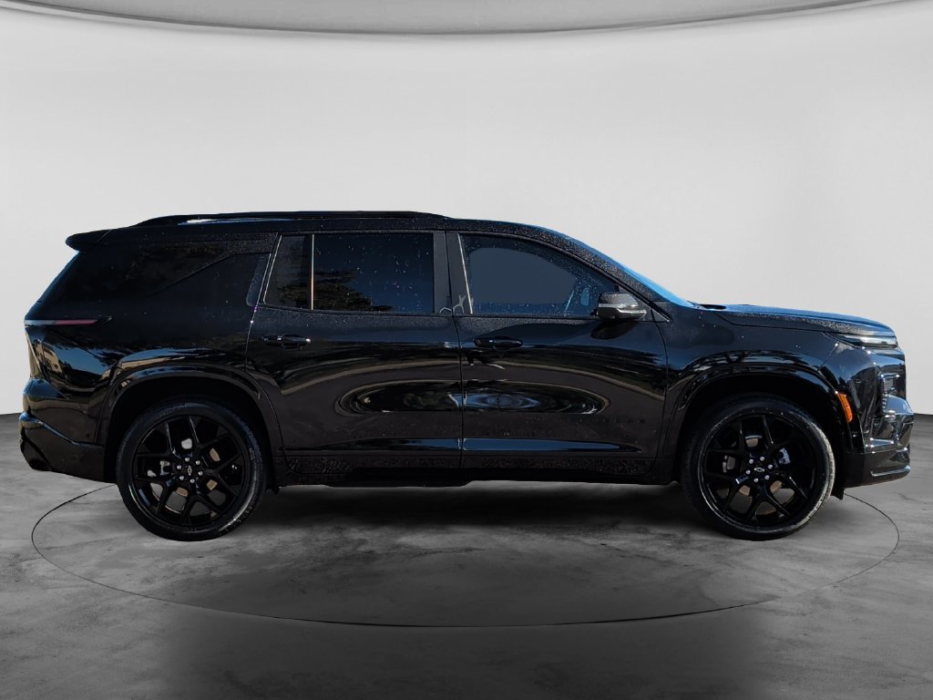 Used 2026 Chevrolet Traverse RS w/ LPO, Floor Liner Package FWD image 8