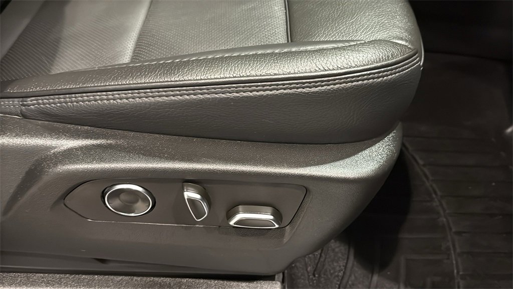Used 2024 GMC Yukon Denali w/ Denali Reserve Package image 13