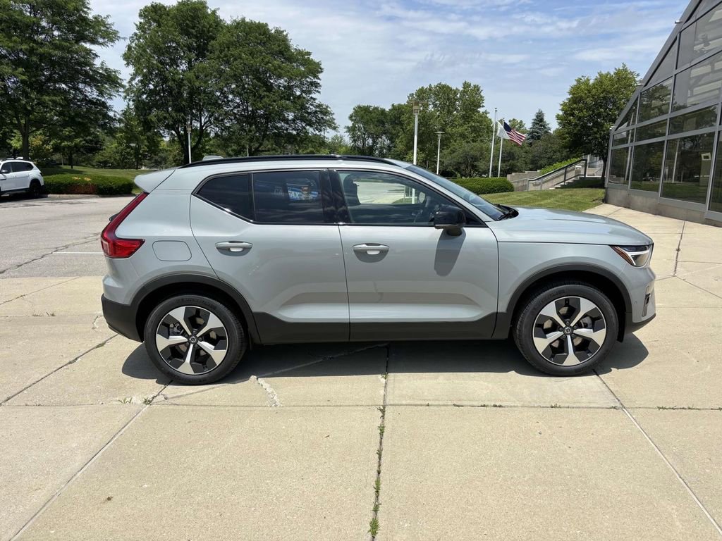New 2026 Volvo XC40 B5 Plus w/ Protection Package Premier image 8