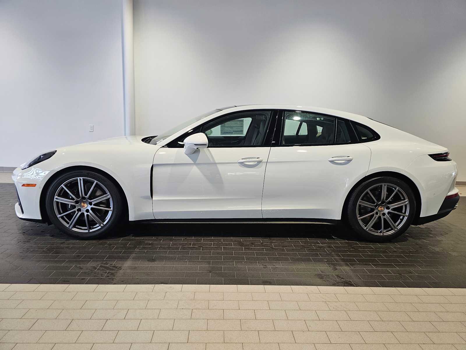 Used 2025 Porsche Panamera 4 image 2