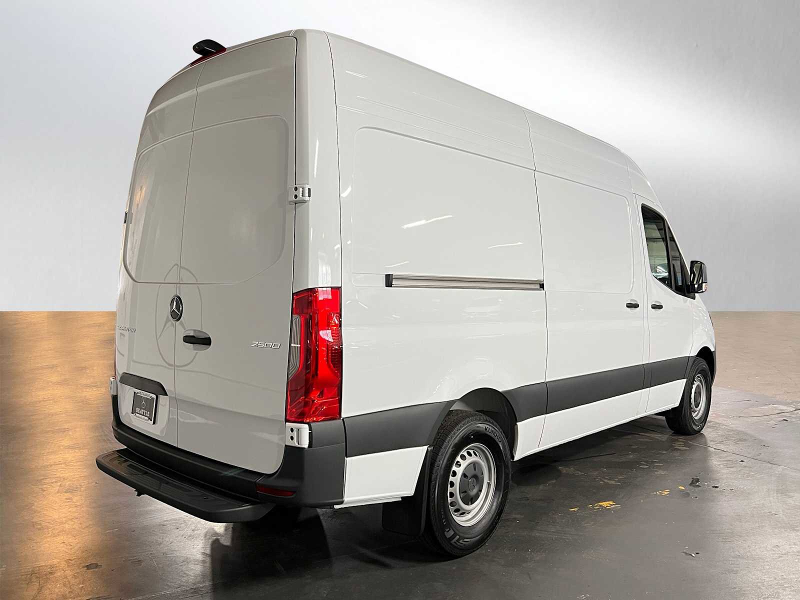Used 2025 Mercedes-Benz Sprinter 2500 image 3