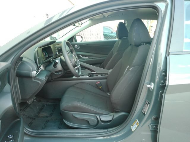 Used 2026 Hyundai Elantra Hybrid FWD image 12