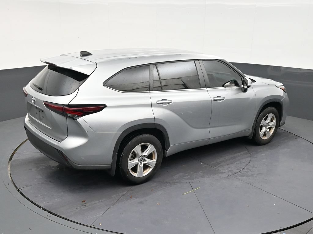 Used 2024 Toyota Highlander LE FWD image 15
