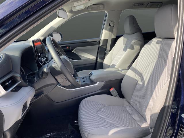 Used 2023 Toyota Highlander LE FWD image 8