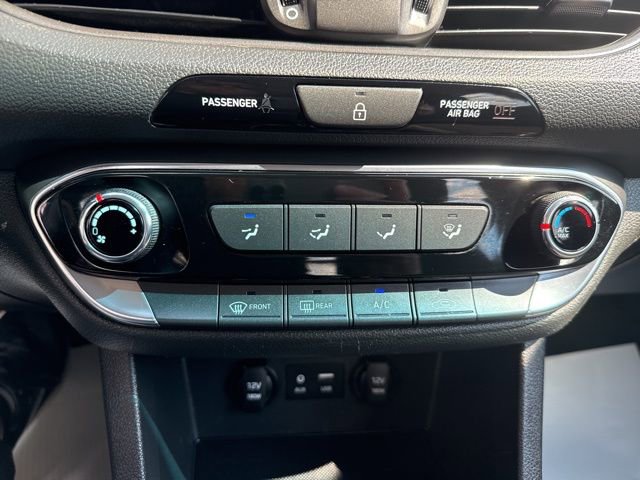 Used 2018 Hyundai Elantra GT FWD image 11