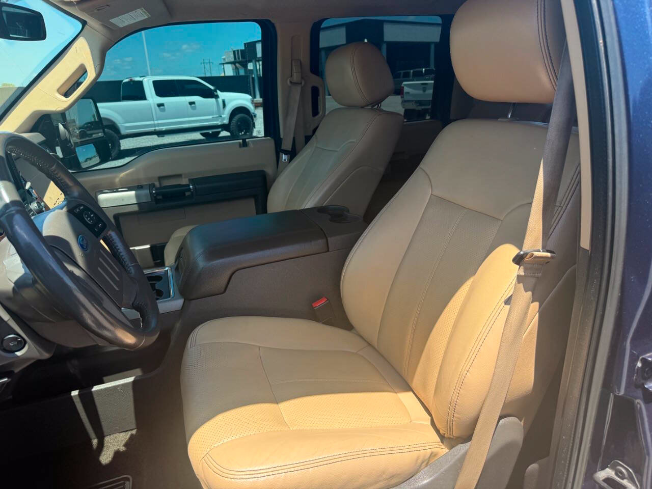 Used 2016 Ford F250 Lariat w/ Lariat Ultimate Package AWD/4WD image 19